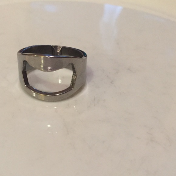 🍺 Awesome Metallic Unisex bottle opening ring! - Picture 2 of 7